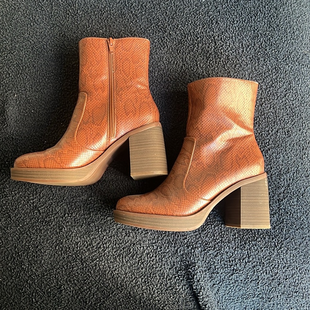 Universal Thread Burnt Orange Platform Boots